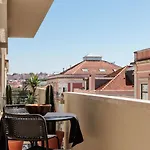 Lampoul - 2 Bedrooms And Balcony In Lapa * Lisboa