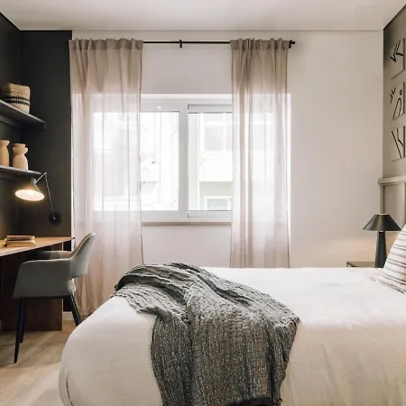 Lampoul - 2 Bedrooms And Balcony In Lapa *