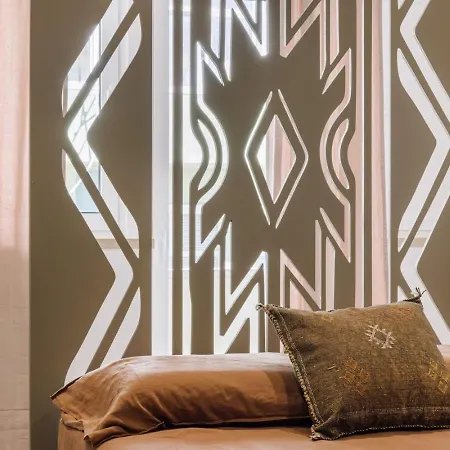 Lampoul - 2 Bedrooms And Balcony In Lapa * Лиссабон