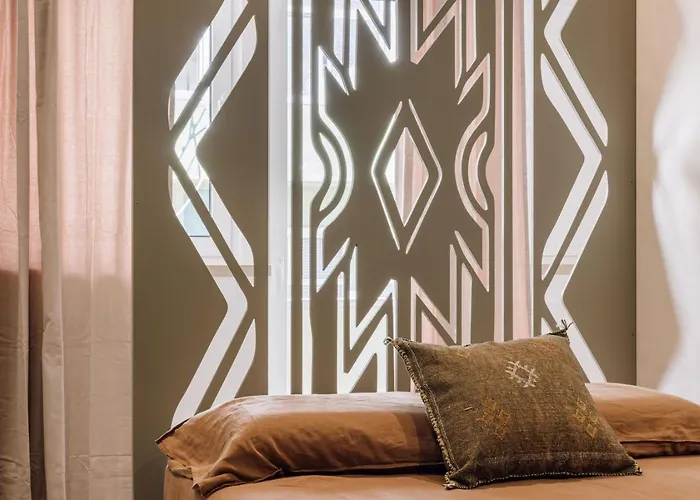 Lampoul - 2 Bedrooms And Balcony In Lapa * Lisboa