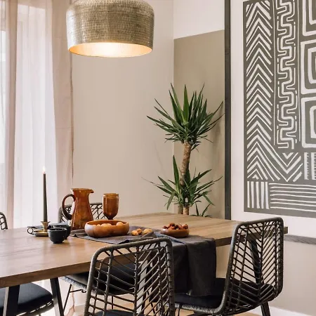 Lampoul - 2 Bedrooms And Balcony In Lapa ליסבון