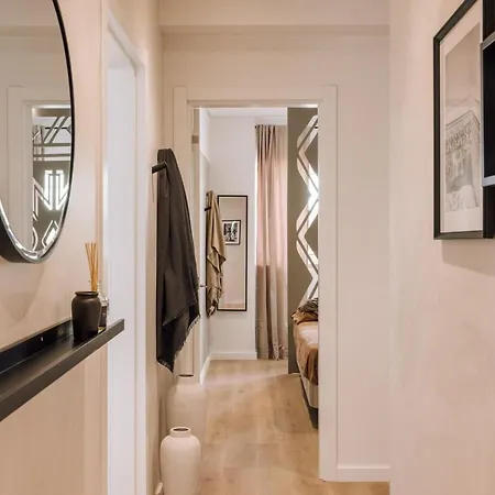 Lampoul - 2 Bedrooms And Balcony In Lapa Lisbon