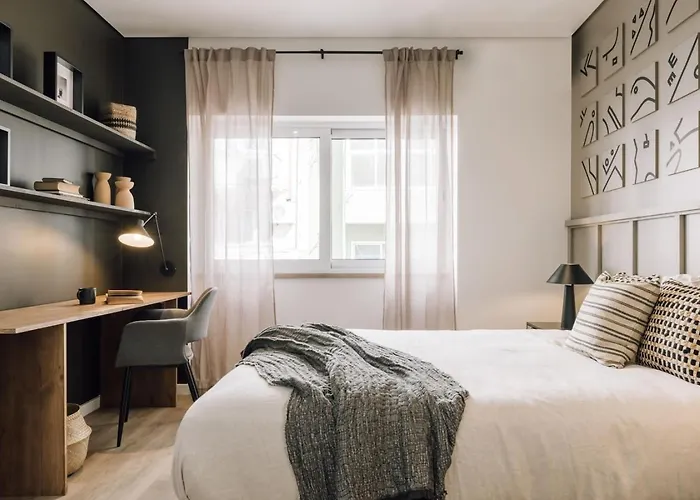 Lampoul - 2 Bedrooms And Balcony In Lapa *